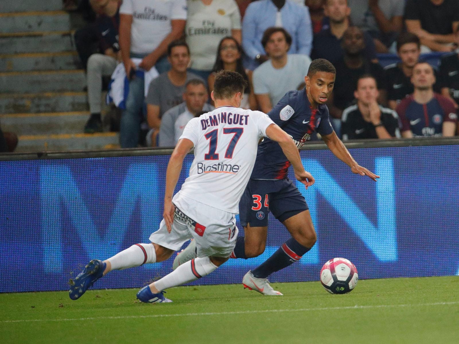 头戴式耳机电机对位组装设备